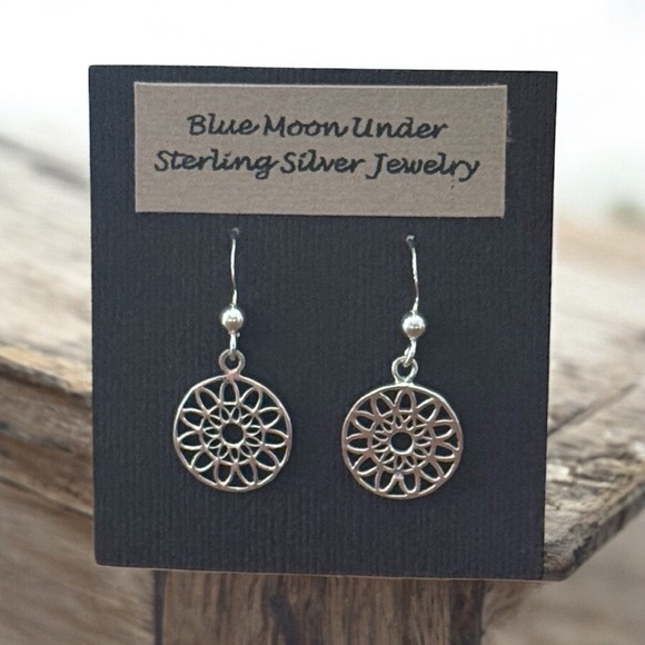 NWT 925 Sterling Silver Dainty Flower Dangle Drop Earrings! NEW! - Picture 2 of 3